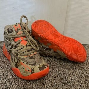 EUC!! 🚨‼️LAMELO BALL RARE Worn maybe 10 times in a basketball gym, see pics!